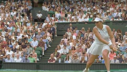 La tenista Pavlyuchenkova sufre un atropello por culpa del fallo en el canto de línea