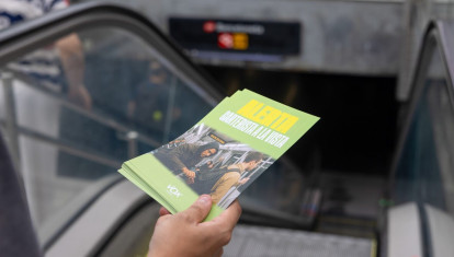 Folletos que está repartiendo Vox en las estaciones de transporte público