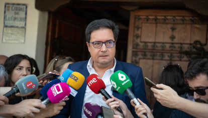 El ministro para la Transformación Digital y de la Función Pública, Óscar López, ofrece declaraciones a los medios durante su visita al Corral de Comedias, a 10 de julio de 2025, en Almagro, Ciudad Real, Castilla-La Mancha (España). El corral es escenario de la 48ª edición del Festival Internacional de Teatro Clásico de Almagro, que se celebra del 3 al 27 de julio de 2025 y reúne 48 compañías de ocho países, 20 estrenos absolutos y cinco nacionales, apostando por la diversidad, la hibridez artística y la accesibilidad.
Eusebio García del Castillo / Europa Press
10 JULIO 2025;TEATRO;CULTURA
10/7/2025