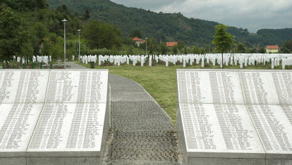 Imagen del cementerio de Srebrenica