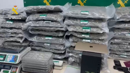 Detenidos tres miembros de una red internacional de tráfico de droga que operaban desde el poniente almeriense

REMITIDA / HANDOUT por GUARDIA CIVIL
Fotografía remitida a medios de comunicación exclusivamente para ilustrar la noticia a la que hace referencia la imagen, y citando la procedencia de la imagen en la firma
12/7/2025