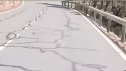 Imagen de las líneas negras que puedes encontrar en cualquier carretera