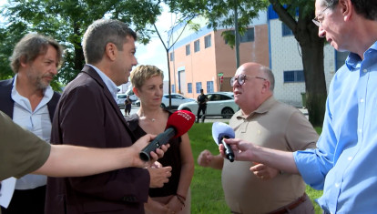 Un ciudadano de Valencia se encara con Mazón - Europa Press