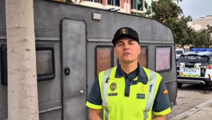 El agente durante las explicaciones