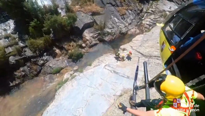Rescate en helicóptero a una senderista herida en Navarredonda (Ávila)