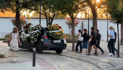 Familiares y amigos dan su último adiós a Josele en Sevilla