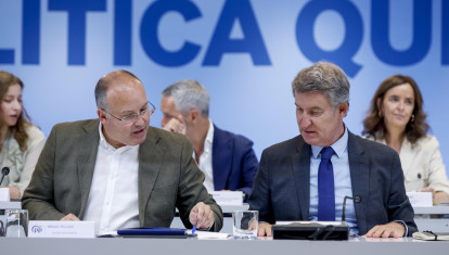 El líder del PP, Alberto Núñez Feijóo, y el secretario general, Miguel Tellado