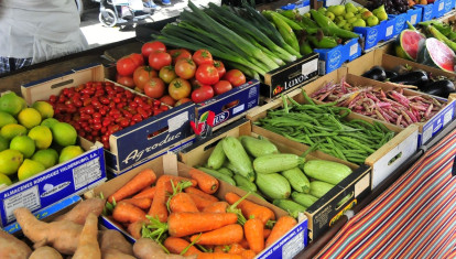 Imagen de recurso de un puesto de frutas y verduras