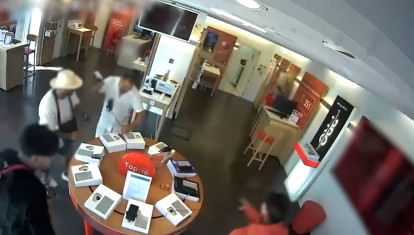 Cuatro detenidos por robar 21 móviles de una tienda a plena luz del día en La Rinconada (Sevilla)