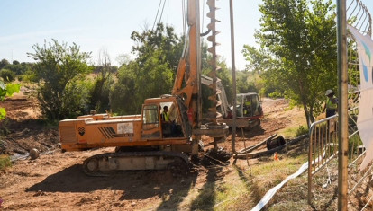 Arrancan los trabajos para la instalación de la pasarela peatonal en el Parque de Levante