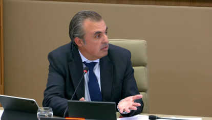 El conseller de Educación y Universidades, Antoni Vera, durante su comparecencia en la Comisión de Educación y Universidades