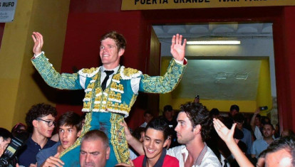 Borja Jiménez sale a hombros tras cortar dos orejas este jueves en Guadalajara