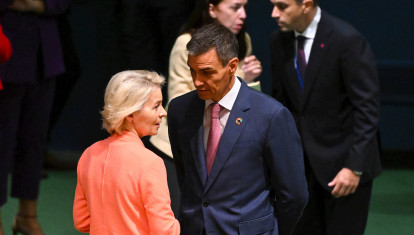 La presidenta de la Comisión Europea, Ursula von der Leyen, junto a Pedro Sánchez, presidente del Gobierno de España