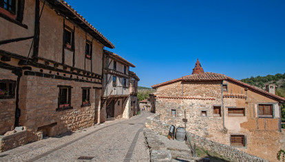 La calle principal de Calatañazor, en Soria