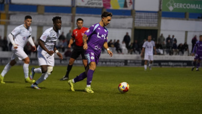 Duelo del derbi entre el Pozoblanco y el Ciudad de Lucena