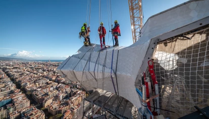 colocacion brazo cruz sagrada familia
