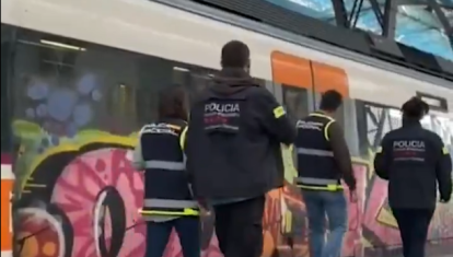 Mossos y agentes de la Policía, desplegados durante la operación