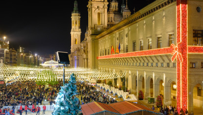 Ambiente navideño en la Plaza del Pilar