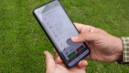 Un cazador utiliza la aplicación del precinto digital