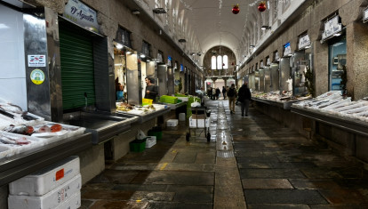 La nave 4 de la Plaza de Abastos dedicada al marisco y pescado