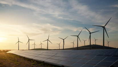 Paneles solares y aerogeneradores