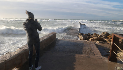 Una persona fotografía el oleaje causado por el viento

Isaac Buj / Europa Press
17 ENERO 2023;PALMA DE MALLORCA;BALEARES;BORRASCA FIEN;INCIDENCIAS;TEMPORAL
17/1/2023