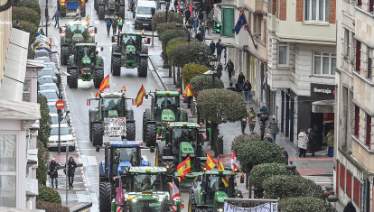 Tractorada de agricultores y ganaderos en Burgos contra Mercosur