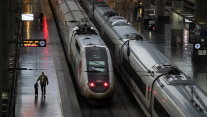(Foto de ARCHIVO)
Trenes estacionados en la estación Madrid-Puerta de Atocha-Almudena Grandes, a 15 de enero de 2026, en Madrid (España). La estación de Atocha está registrando esta tarde varios retrasos en trenes de alta velocidad de hasta más de una hora, después de que un tren se haya quedado parado en las vías y haya afectado a los sistemas de electrificación de la red.
Fernando Sánchez / Europa Press
15/1/2026