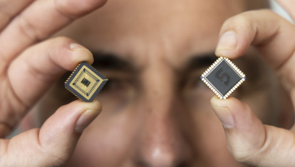 El 'cerebro' del chip, el catedrático de Tecnología Electrónica y doctor en Física Josep Lluís Rosselló Sanz