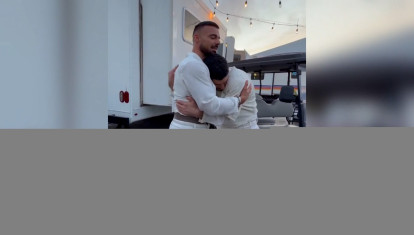 Ricky Martin y Bad Bunny se abrazan tras el espectáculo de la Super Bowl