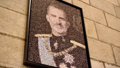 La fotografía del Rey colocada en el Ayuntamiento de Gerona está formada por imágenes del 1 de octubre