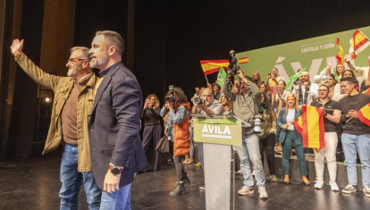 El presidente de Vox, Santiago Abascal, junta al candidato a la Junta, Carlos Pollán