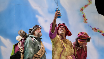 El cuarteto 'Que no vengan' durante su actuación este miércoles en el último día de la fase de semifinales del Concurso de Agrupaciones Carnavalescas de Cádiz