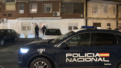 Vista del edificio del madrileño el barrio de Tetuán en el que una mujer fue asesinada este miércoles