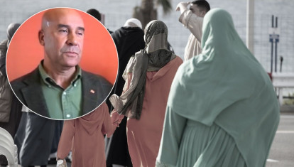 Abdelmalik Mohamed y mujeres con burka