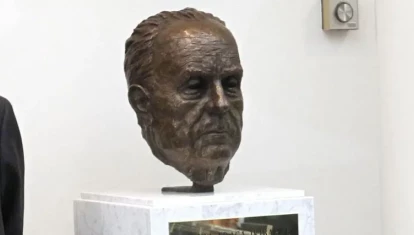 Busto de Fraga en el Senado