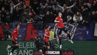 Los jugadores de Osasuna celebran el gol de Budimir