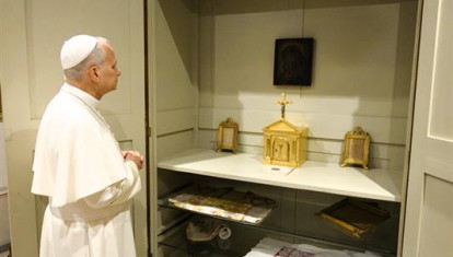 El Papa ante la capilla de Don Bosco
