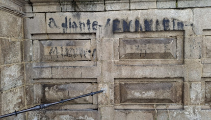 (Foto de ARCHIVO)
Pintada en la fachada del monasterio de Celanova de las Mocidades Galeguistas, a 6 de marzo de 2026.

REMITIDA / HANDOUT por CELANOVA NA MEMORIA
Fotografía remitida a medios de comunicación exclusivamente para ilustrar la noticia a la que hace referencia la imagen, y citando la procedencia de la imagen en la firma
07/3/2026