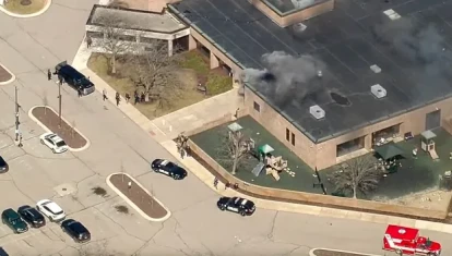 Imágenes aéreas de la respuesta policial al suceso ante una sinagoga de Michigan
