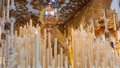 Imagen de la Virgen de la Salud, en su paso procesional . A 30 de marzo del 2026 en Sevilla (Andalucía, España) Las hermandades que harán estación de penitencias este Lunes Santo en Sevilla a la Santa Catedral son las siguientes: San Pablo, Redención, Santa Genoveva, Santa Marta, San Gonzalo, Vera Cruz, Las Penas, Las Aguas y el Museo.