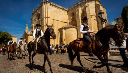 Cientos de personas se dan cita en La Charrada en Ciudad Rodrigo (Salamanca)
