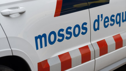 (Foto de ARCHIVO)
Un vehículo de los Mossos d’Esquadra, a 16 de julio de 2024, en Barcelona, Catalunya (España). Los Mossos d’Esquadra es la policía autonómica de Cataluña, siendo parte de las fuerzas y cuerpos de seguridad, refundada como cuerpo policial con competencias de policía integral. Algunas de sus funciones son la seguridad ciudadana y orden público, previniendo y neutralizando las situaciones de riesgo para las personas y los bienes.
David Zorrakino / Europa Press
16/7/2024