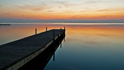 Imagen de archivo de un atardecer sobre la Albufera de Valencia