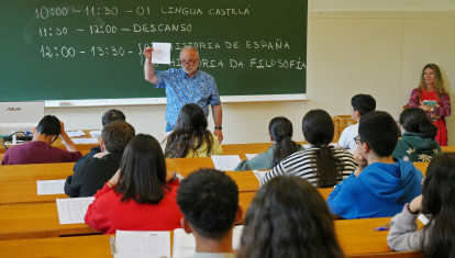 Alumnos durante el primer día de selectividad en Galicia