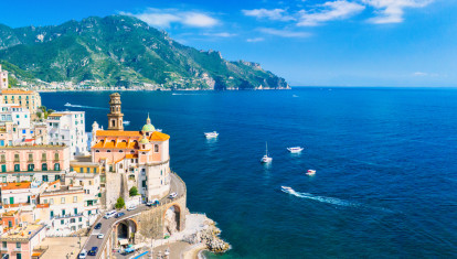 Impresionante vista de la costa Amalfitana (Italia)