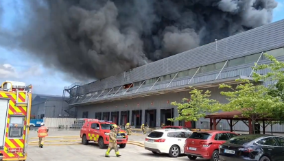 Hasta 17 unidades de bomberos han participado en la extinción