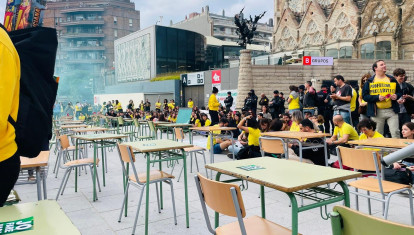 Docentes protestan ante la Sagrada Familia