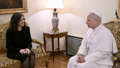 El Papa León XIV con la presidenta de la Comunidad de Madrid, Isabel Díaz Ayuso