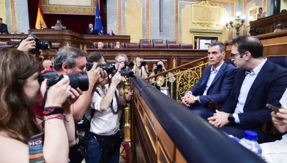 Pedro Sánchez, junto a su ministro de Economía, Carlos Cuerpo